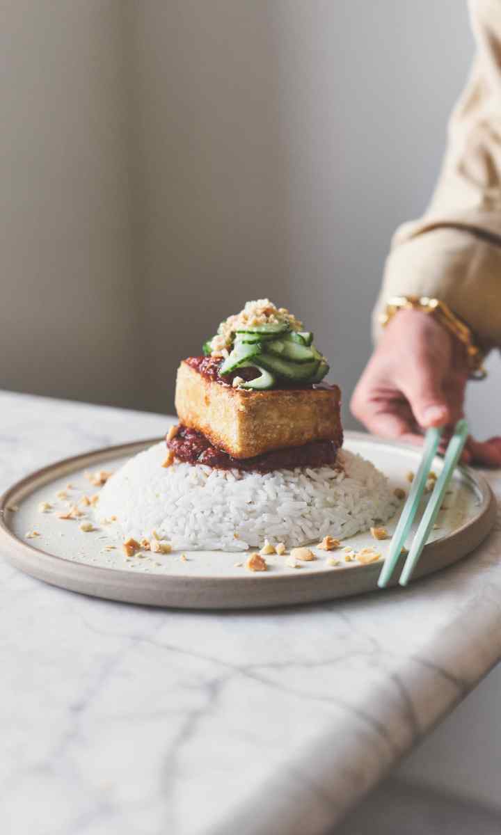 Gebratener Tofu, Tomaten-Sambal, Kokosreis
