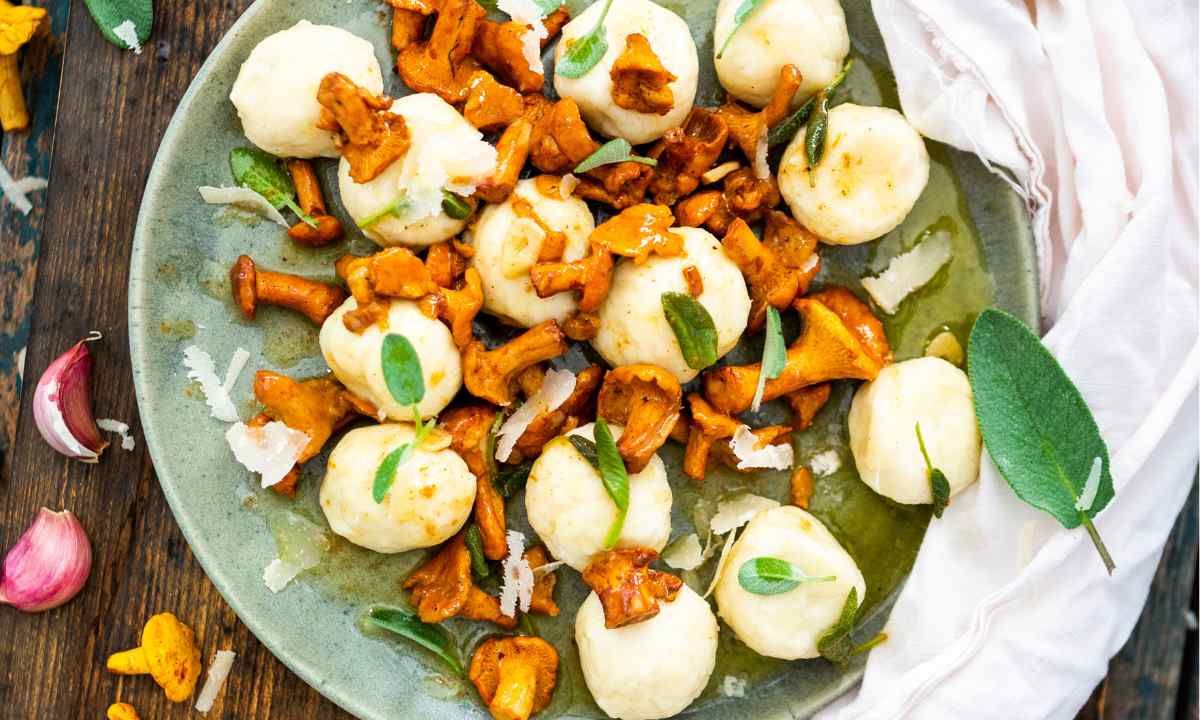 Ricotta-Gnudi mit Eeierschwammerl