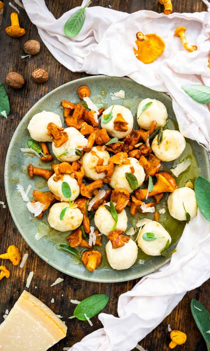 Ricotta-Gnudi mit Eeierschwammerl