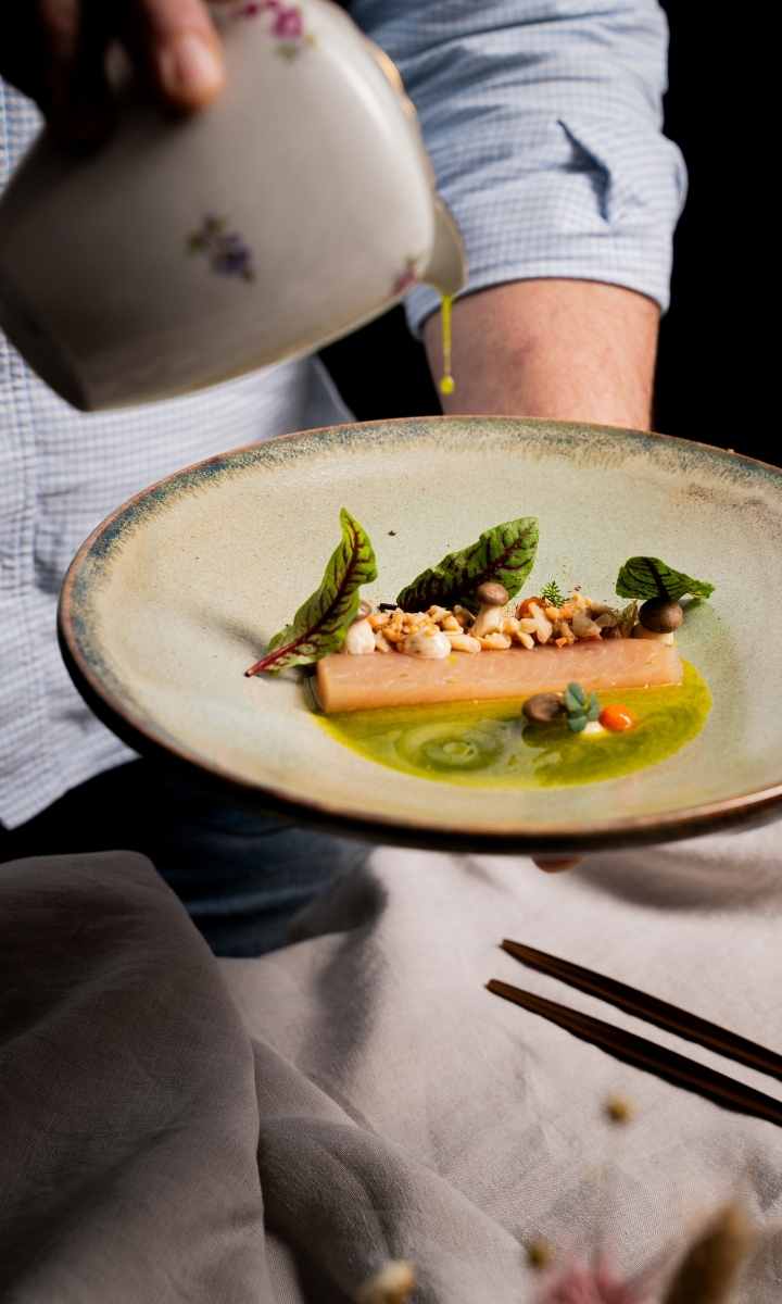 Rezept aus dem Gaumen Hoch-Printmagazin 01/25 von Gasthaus Reiner Marinierter Saibling mit Seitlingen
