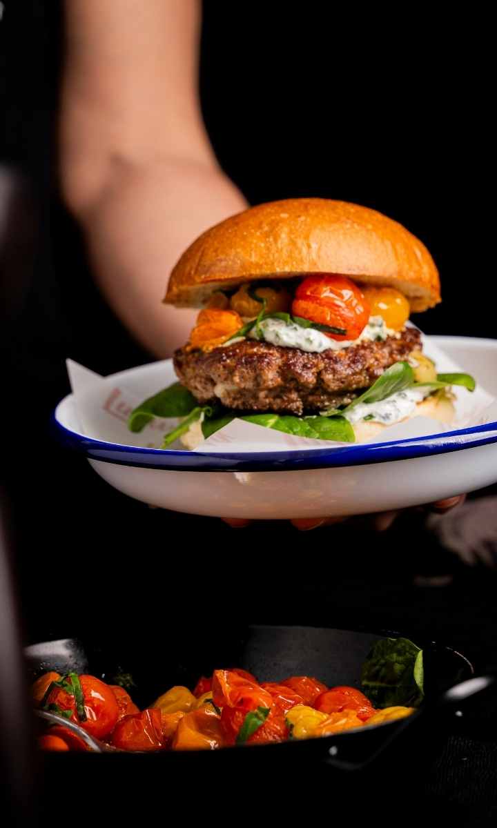 Rezept aus dem Gaumen Hoch-Printmagazin 01/25 aus dem Ludwig Burger Jucy Lucy