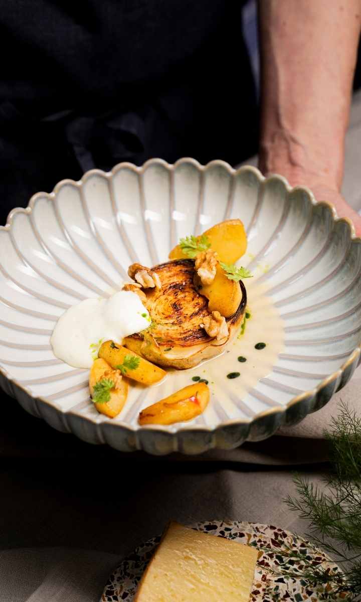 Rezept aus dem Gaumen Hoch-Printmagazin 01/25 von Zur Palme Geschmorter Sellerie
