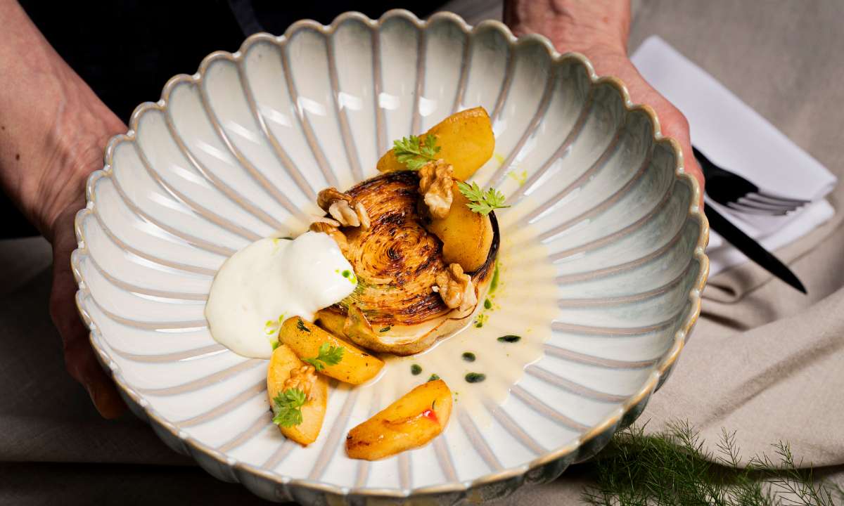 Rezept aus dem Gaumen Hoch-Printmagazin 01/25 von Zur Palme Geschmorter Sellerie