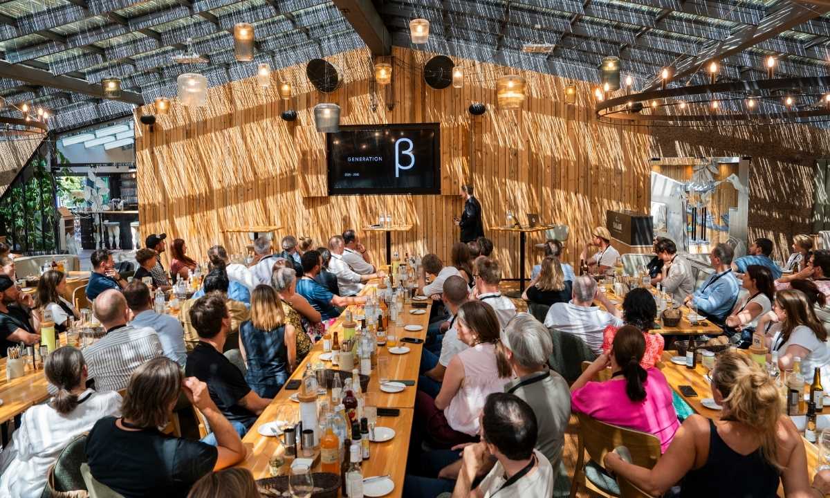 Zukunftsforscher Tristan Horx bei der Gaumen Hoch-Connection Juli 2025 im Kolarik im Prater