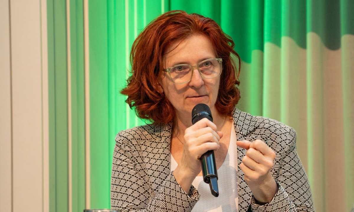 Ökonomin Sigrid Stagl bei der Gaumen Hoch-Diskussion „Billig essen-teuer einkaufen