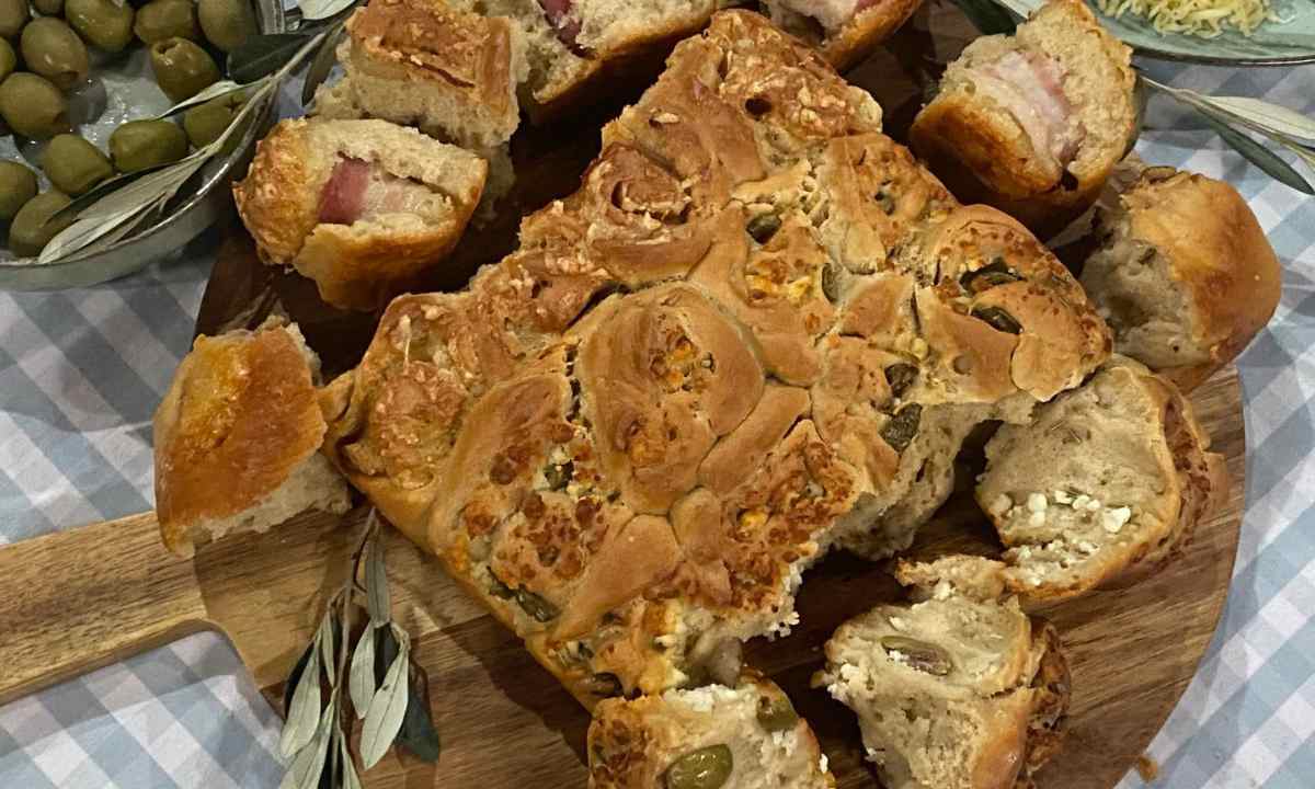 Pikant gefülltes Zupfbrot