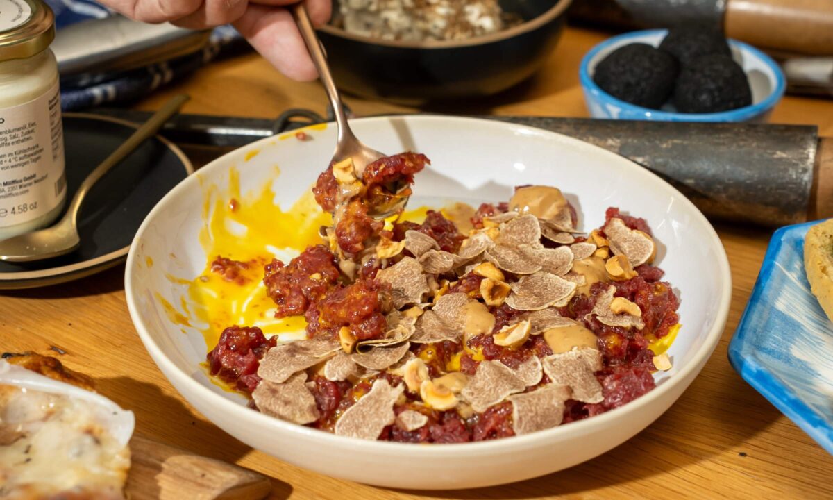 CRUDA DI CHIANINA MIT WEISSEM TRÜFFEL von Luca Miliffi