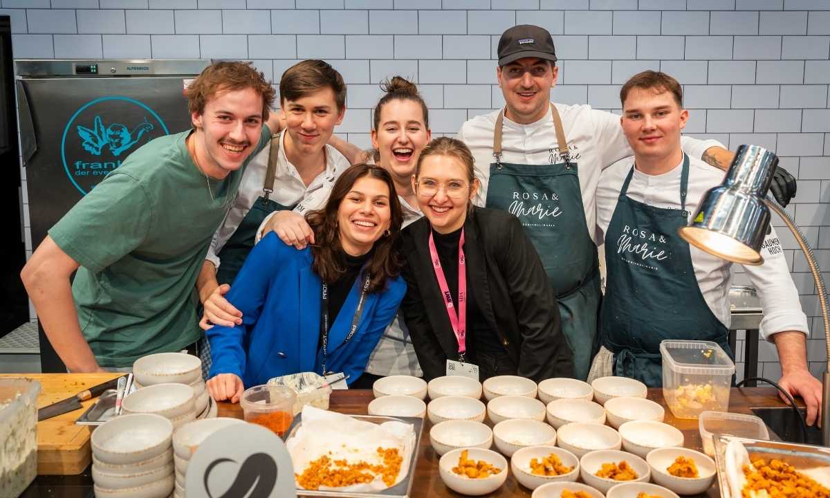 Gaumen Hoch bei der GAST 2025 Team Rosa und Marie