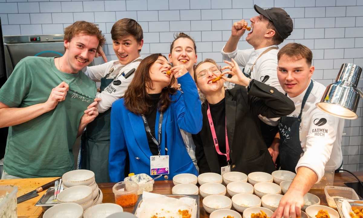 Gaumen Hoch bei der GAST 2025 Team Rosa und Marie