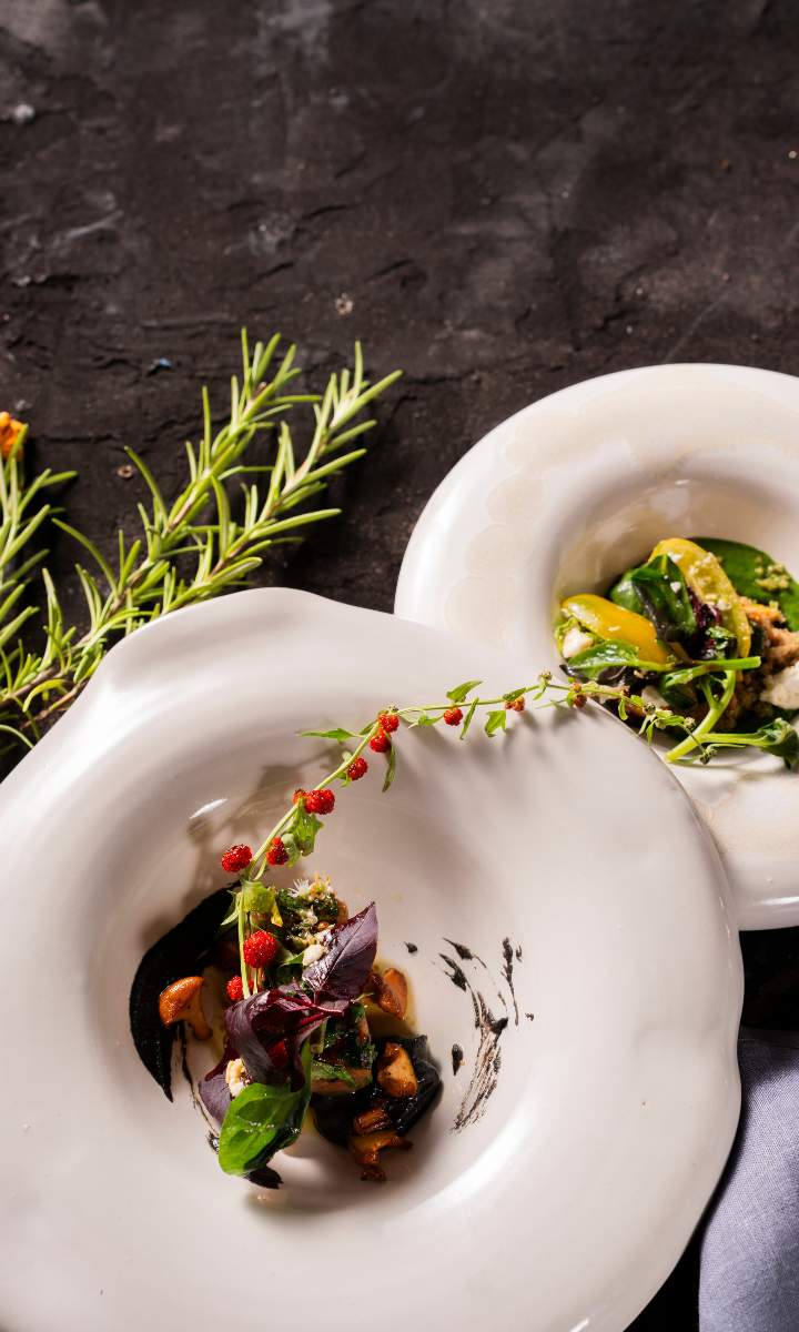 Geschmorte Lammschulter mit schwarzen Bohnen und Sterz