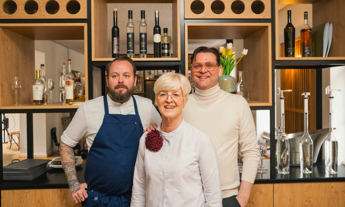 Im Wirtshaus Pichlmaiers zum Herkner: Küchenchef Roman Artner und die Betreiber:innen Martin und Christine Pichlmaier