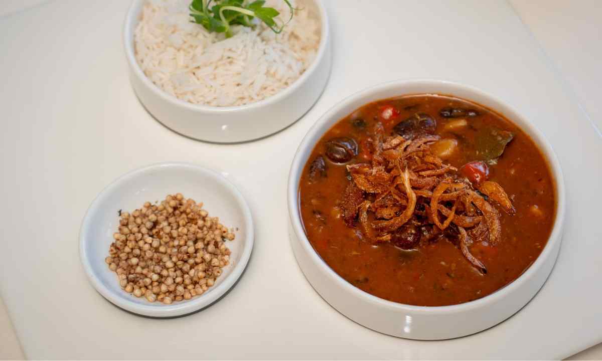 Veganes Käferbohnengulasch mit Kartoffeln