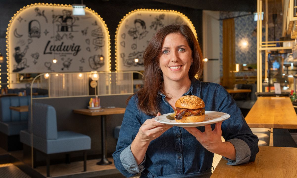 Angela Hauser von Ludwig Burger